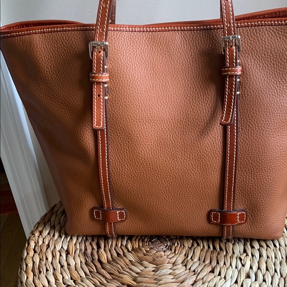 DOONEY & BOURKE Tote with Structured Design and Double Straps - Picture 2 of 6